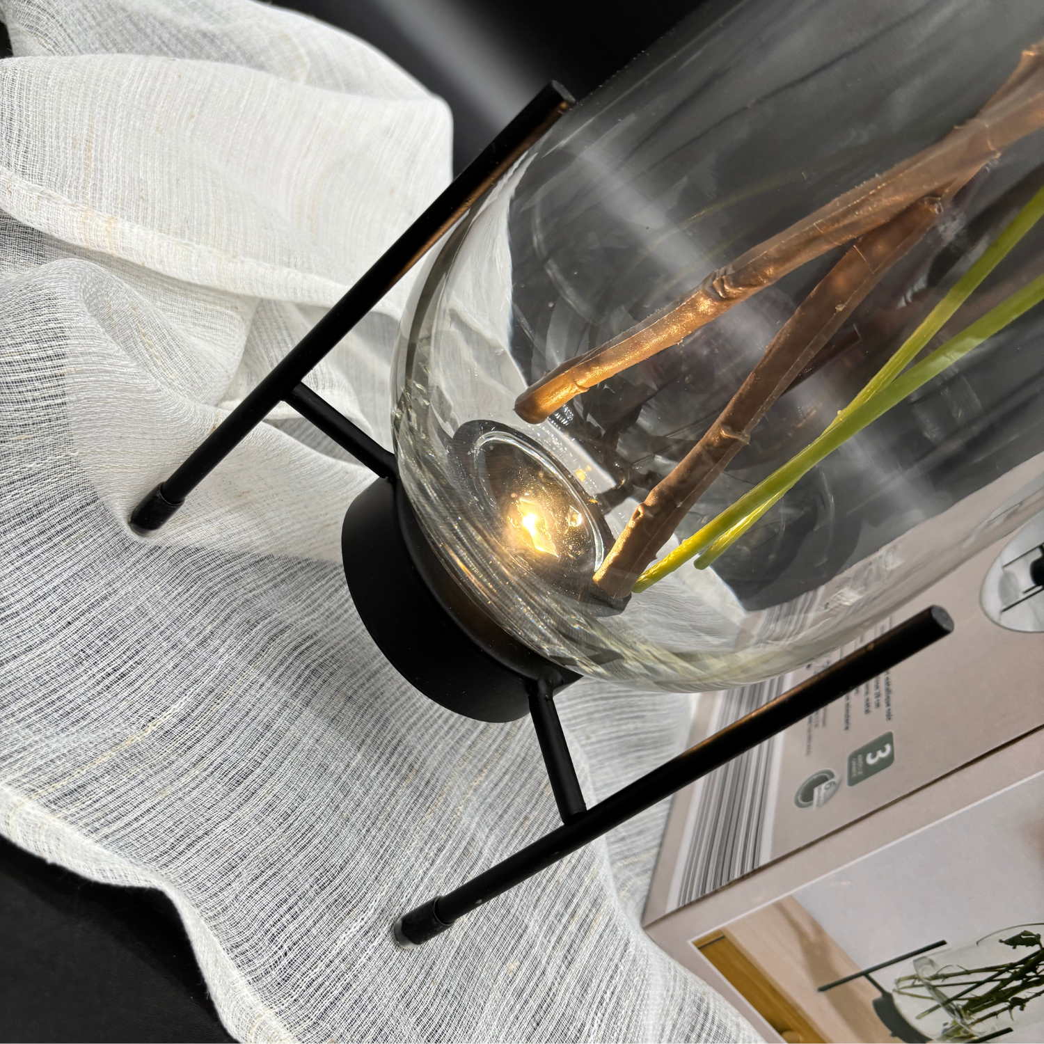 Vase mit Ständer LED Schwarz -  Gold Blumenvase Inkl. Batterien