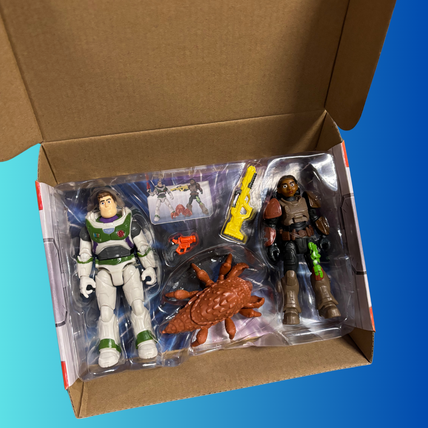 Buzz Lightyear HHY15 - Space Ranger Verteidigungsfiguren & Zubehör, ca 13cm groß, 2 Actionfiguren, Käfer & Werkzeuge,