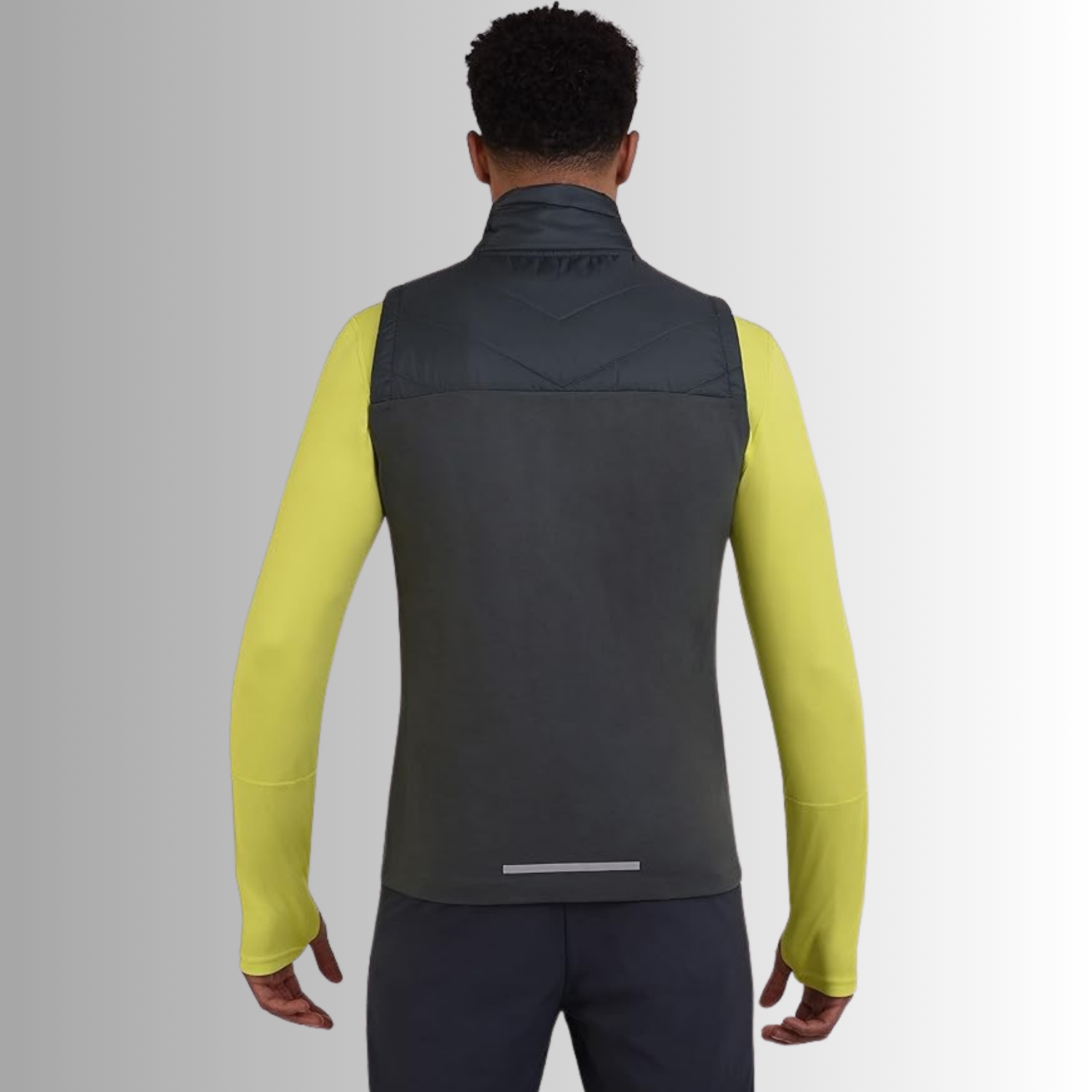 TCA Herren Excel Runner Leichte und gepolsterte Weste mit Reißverschlusstaschen Größe: L
