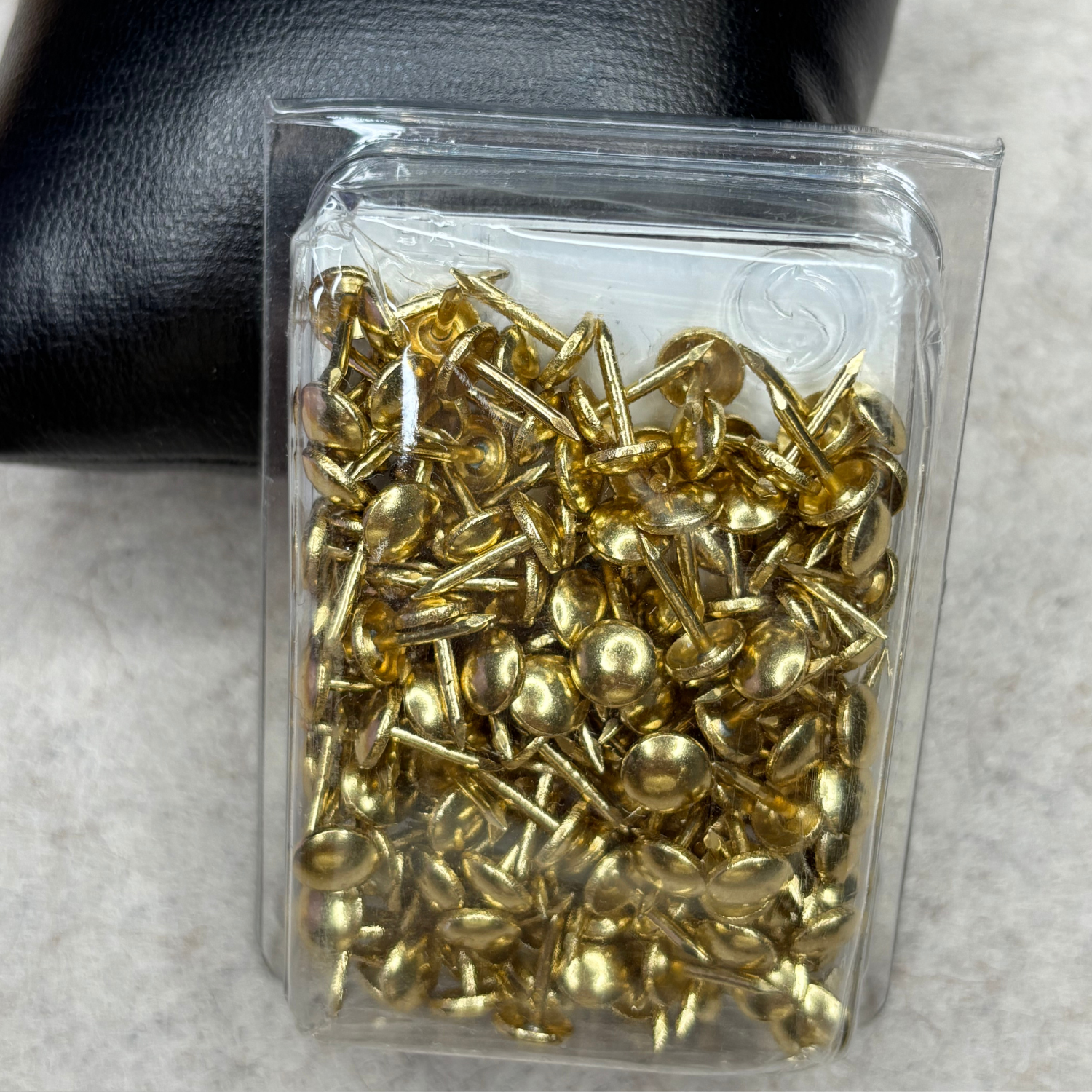 No.23 Gecco Polsternägel 6mm - 150 Stück Vermessingt