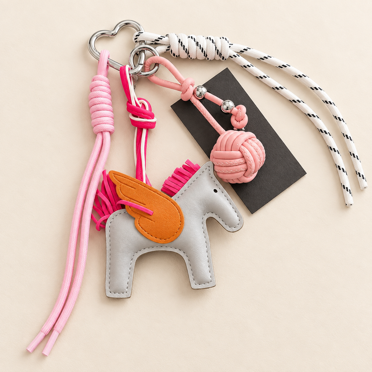 Schlüsselanhänger mit Pferde-Anhänger Grau/Pink