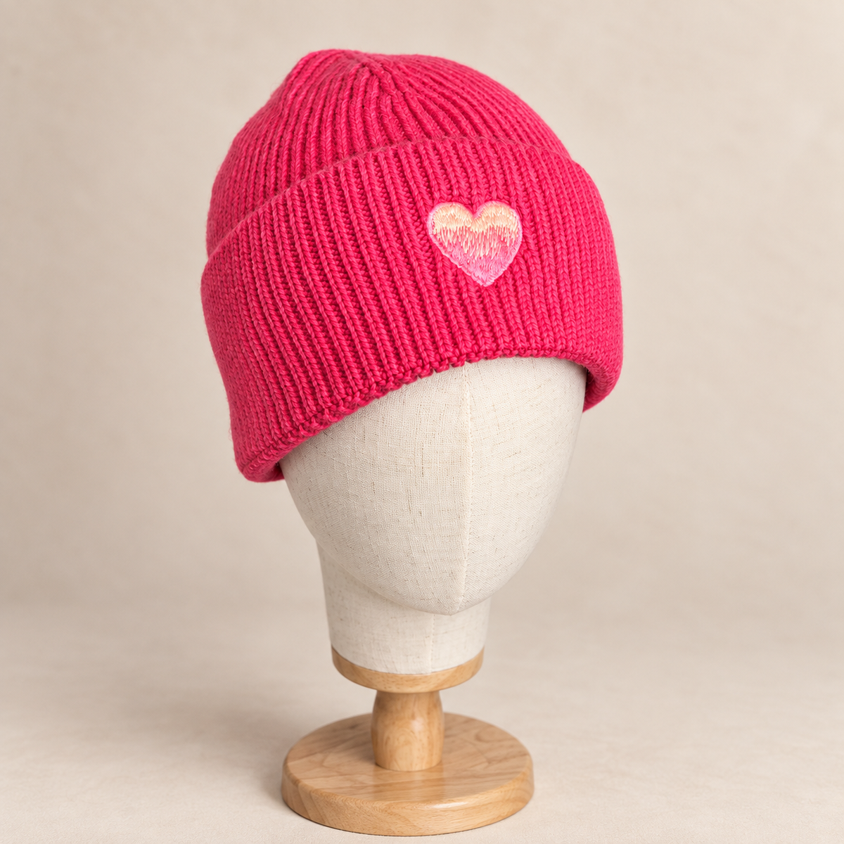 Mütze mit Herz-Stickerei – Pink