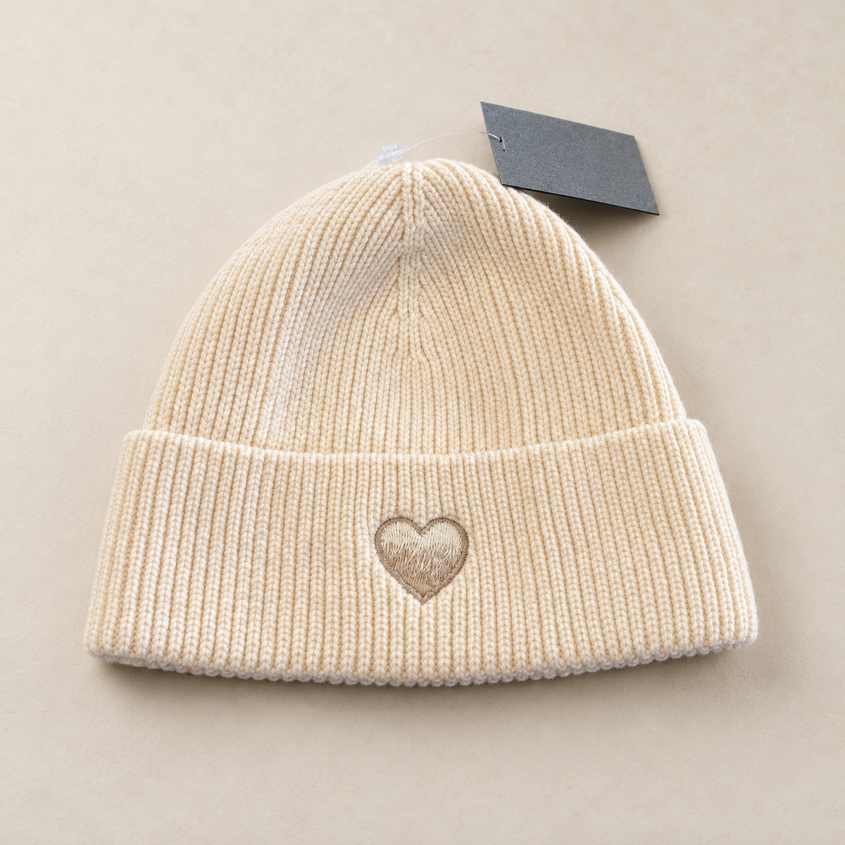 Mütze mit Herz-Stickerei  Creme/Beige